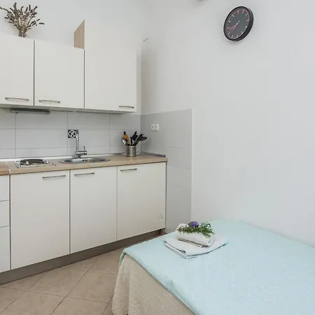 Zaklina Apartment Vir